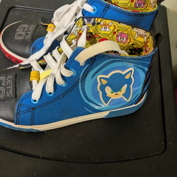 Kids Cartoon High-Top Sneakers - Black and Red - Picture 4 of 7